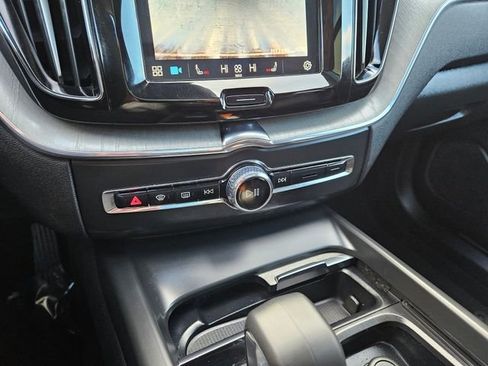 Used 2025 Volvo XC60 B5 Plus image 23