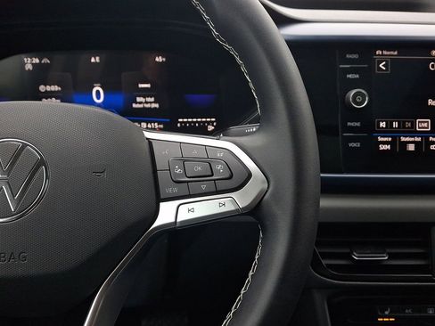 Certified 2023 Volkswagen Taos SE w/ Panoramic Sunroof Package image 22