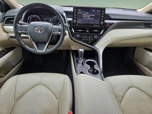 Used 2024 Toyota Camry XLE FWD image 11