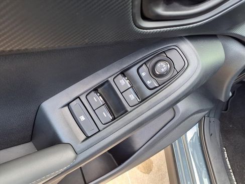 Used 2025 Subaru Crosstrek 2.0i Premium image 8