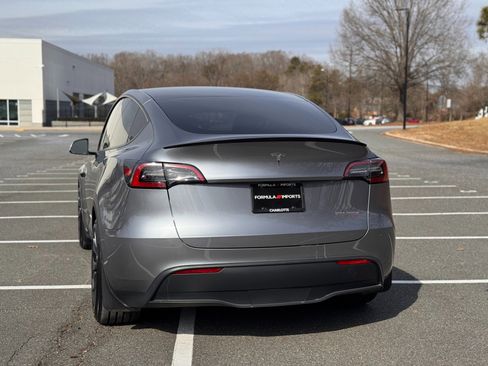 Used 2024 Tesla Model Y Performance image 9