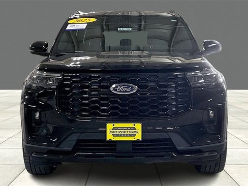 Certified 2025 Ford Explorer ST-Line w/ ST-Line Street Pack image 3