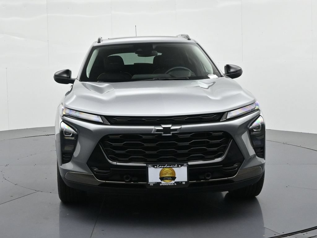 Used 2025 Chevrolet Trax ACTIV w/ Sunroof Package FWD image 3