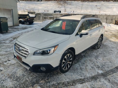 Used 2016 Subaru Outback 2.5i Limited image 2
