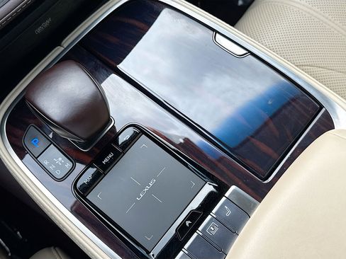 Used 2018 Lexus LS 500 w/ Luxury Package RWD image 29