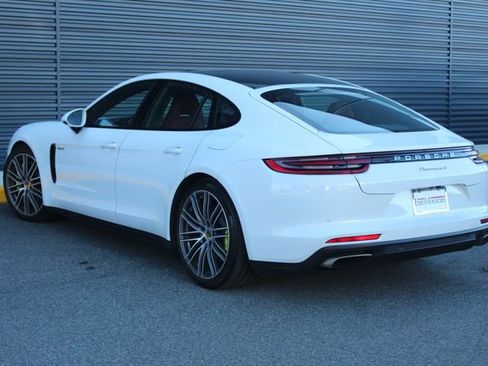 Used 2018 Porsche Panamera 4 image 3