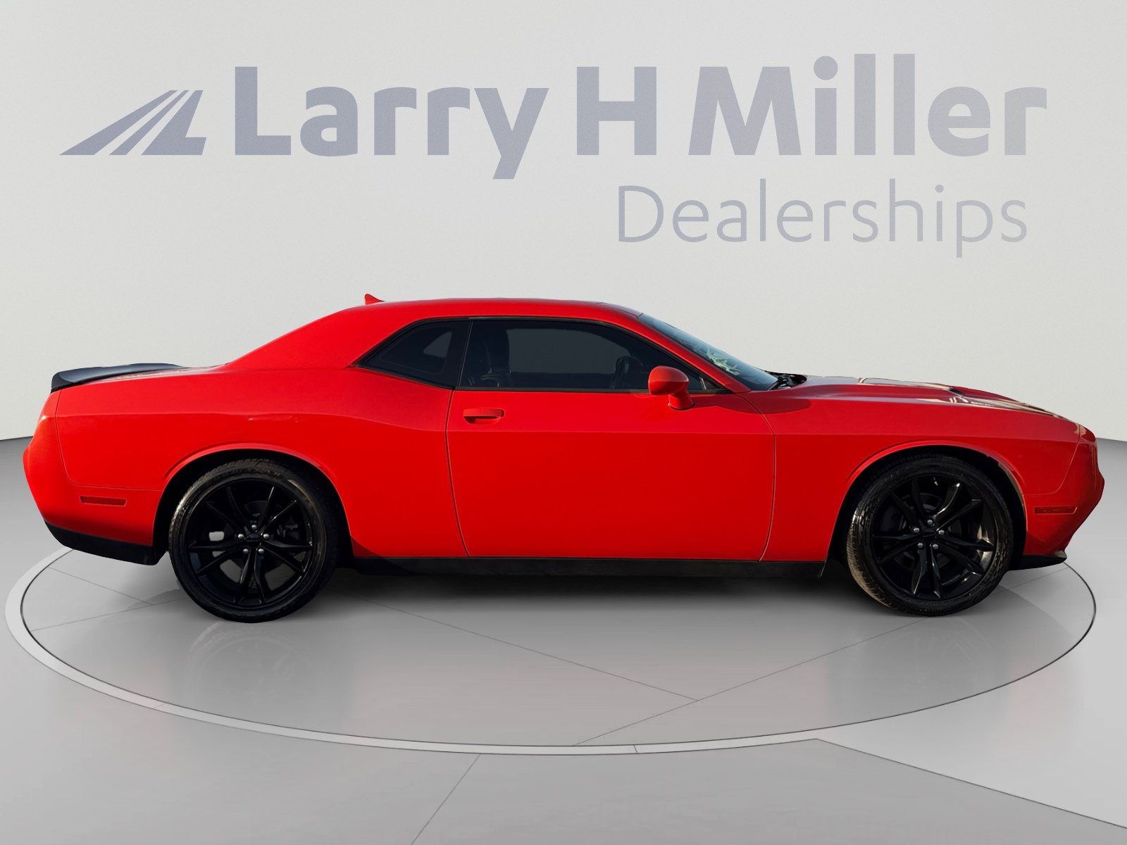 Used 2016 Dodge Challenger SXT w/ Blacktop Package RWD image 6