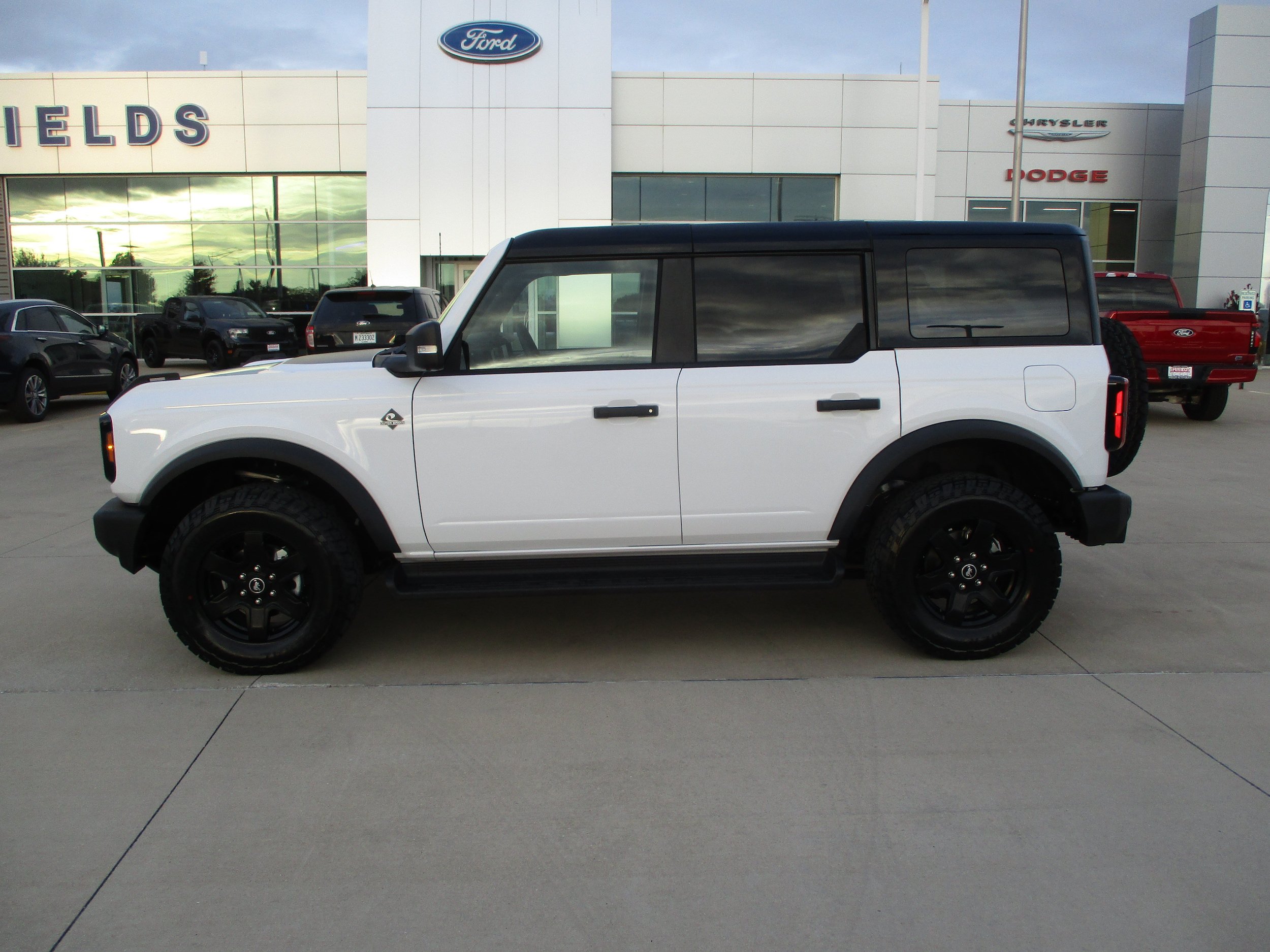 Used 2025 Ford Bronco Outer Banks AWD/4WD image 3