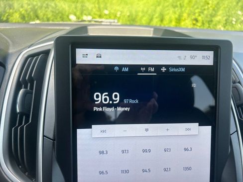 Used 2022 Ford Edge SEL AWD/4WD image 18