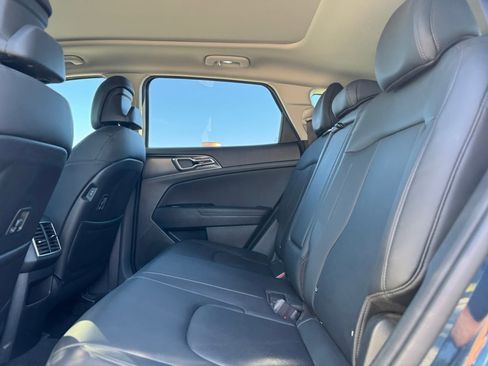 Used 2024 Kia Sportage EX image 17