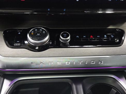 Used 2025 Ford Expedition Max Platinum AWD/4WD image 26