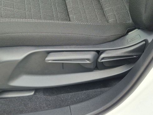 Certified 2026 Honda HR-V LX image 25