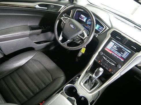 Used 2014 Ford Fusion SE w/ Equipment Group 202A image 9