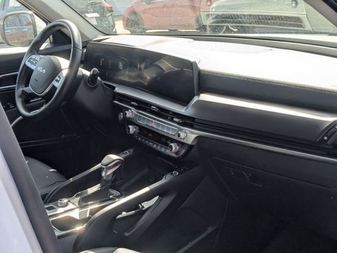 Used 2025 Kia Telluride S image 32