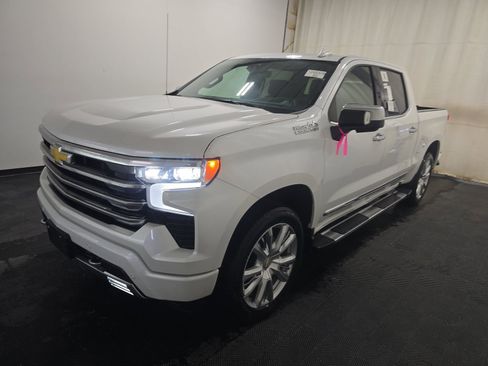 Used 2024 Chevrolet Silverado 1500 High Country w/ High Country Premium Package image 3