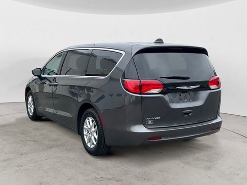 Used 2023 Chrysler Voyager LX FWD image 3