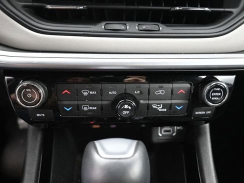 Used 2024 Jeep Compass Limited image 22