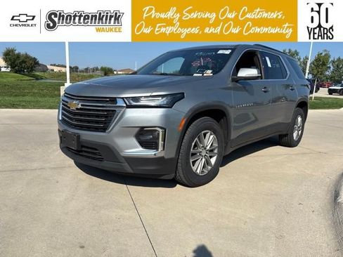 Used 2023 Chevrolet Traverse LT w/ Rear Camera Mirror Package AWD/4WD image 1