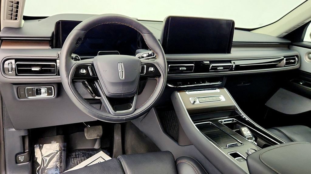 Used 2026 Lincoln Aviator Reserve AWD/4WD image 11