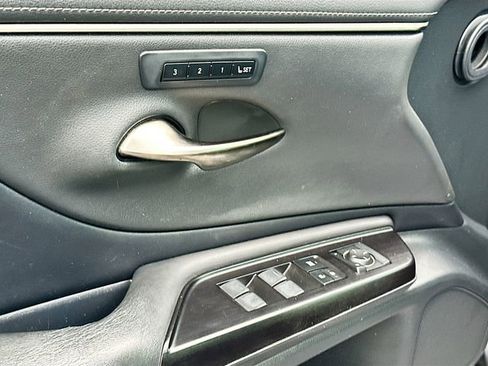 Used 2019 Lexus ES 300h w/ Premium Package image 18