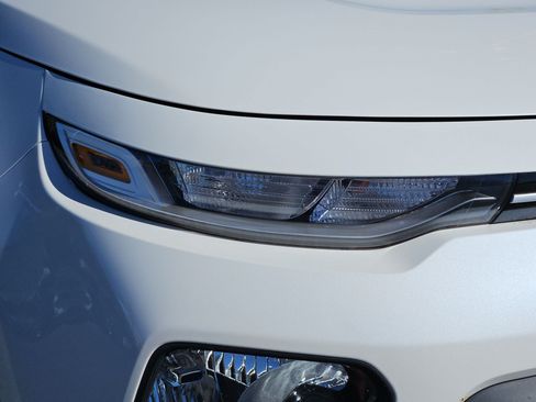 Used 2022 Kia Soul LX w/ Technology Package FWD image 10