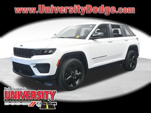 Used 2025 Jeep Grand Cherokee Altitude image 1