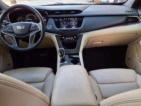 Used 2018 Cadillac XT5 Luxury image 11