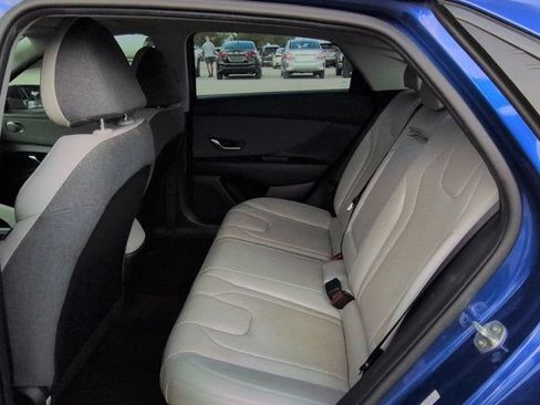 Used 2021 Hyundai Elantra Limited FWD image 12