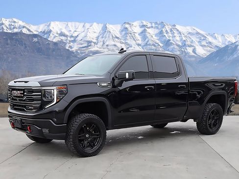 Used 2022 GMC Sierra 1500 AT4 w/ AT4 Premium Package image 2