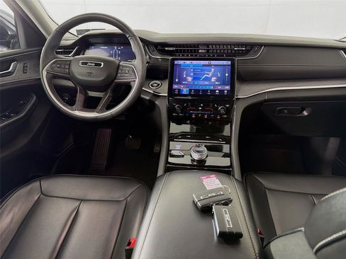 Used 2023 Jeep Grand Cherokee L Limited image 23