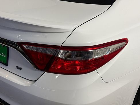 Used 2017 Toyota Camry SE image 33