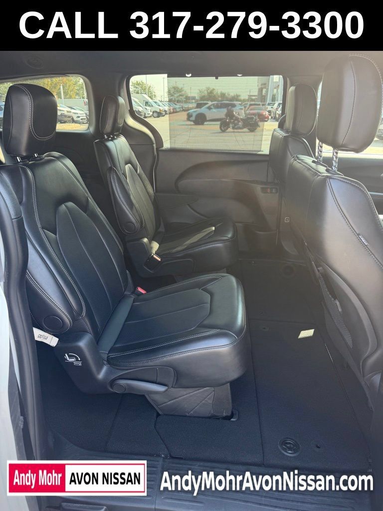 Used 2025 Chrysler Pacifica Select FWD image 7