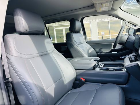 New 2025 Ford Expedition Active image 14