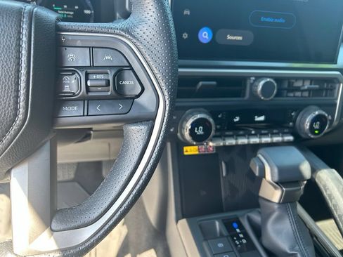 Used 2025 Toyota 4Runner Limited w/ Tow Technology Package AWD/4WD image 23