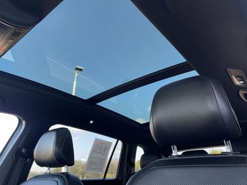 Used 2022 Volkswagen Tiguan SEL R-Line image 11