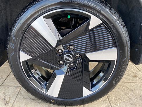 Used 2025 Nissan Kicks SR FWD image 15