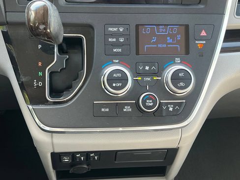 Used 2015 Toyota Sienna XLE w/ XLE Navigation Package FWD image 33