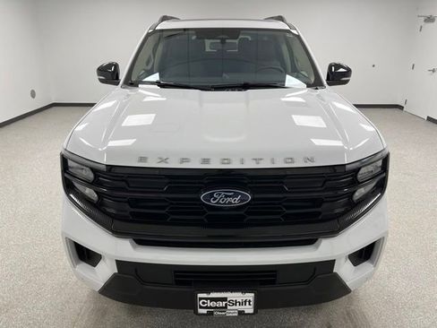 Used 2025 Ford Expedition Active AWD/4WD image 3