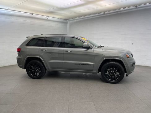 Used 2020 Jeep Grand Cherokee Altitude RWD image 6