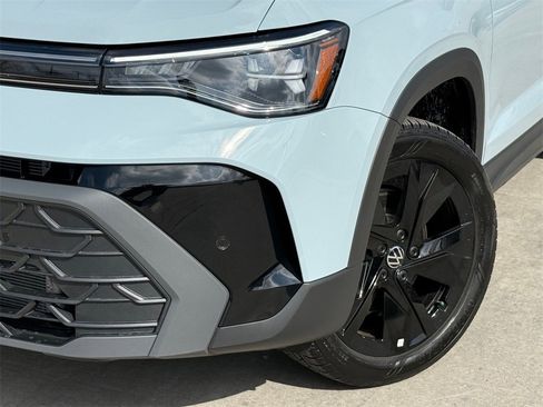 New 2026 Volkswagen Taos SE image 2