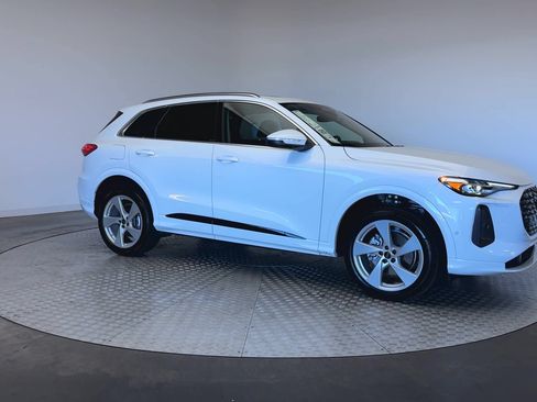 Used 2025 Audi Q5 Premium Plus w/ Premium Plus AWD/4WD image 2