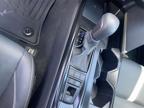 Used 2025 Toyota Camry SE w/ Convenience Package image 25