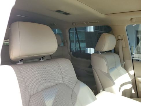 Used 2019 Lexus LX 570 4WD w/ Luxury Package image 26