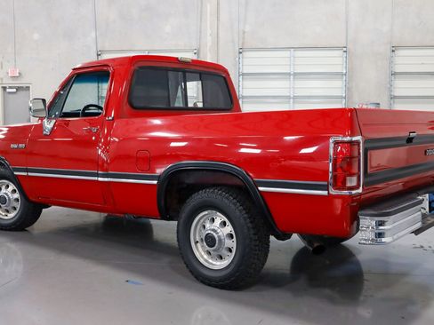 Used 1992 Dodge D/W Truck 150 RWD image 8