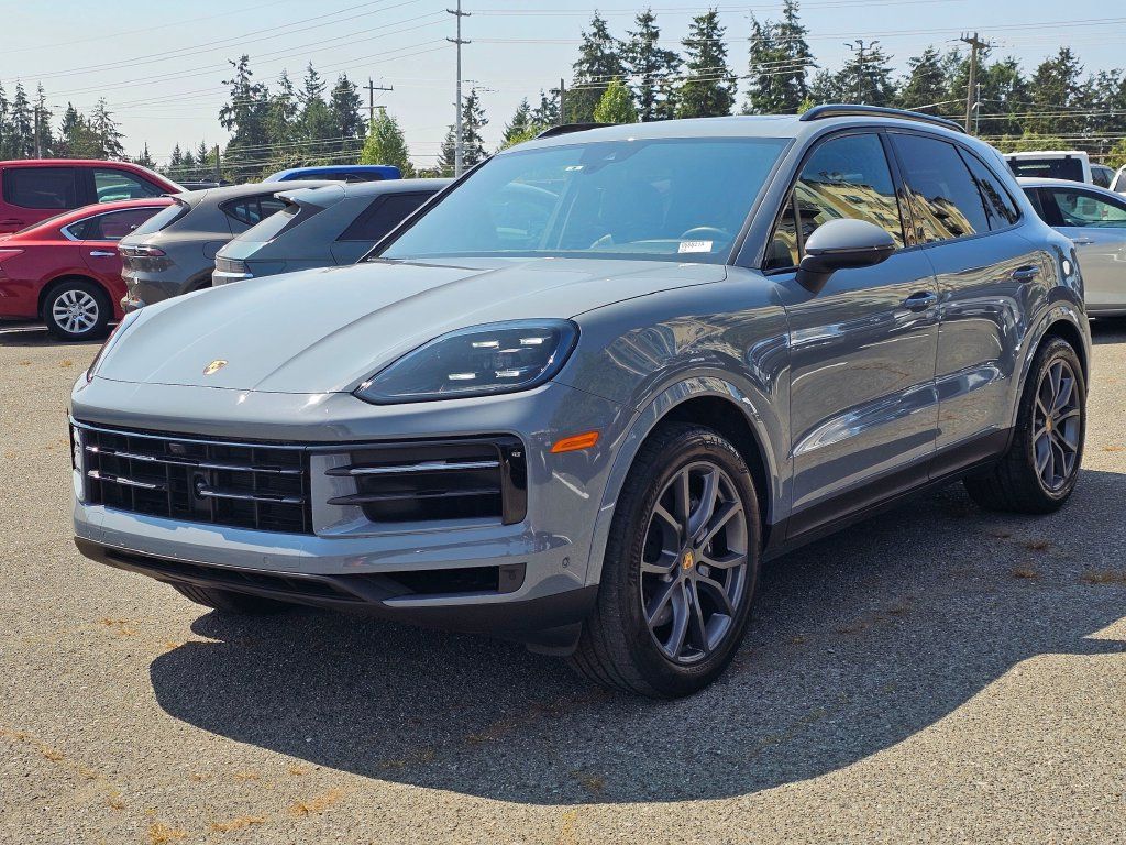 Used 2024 Porsche Cayenne AWD/4WD image 3