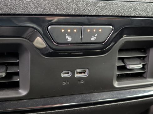 Used 2025 GMC Sierra 2500 AT4 w/ AT4 Premium Plus Package image 43