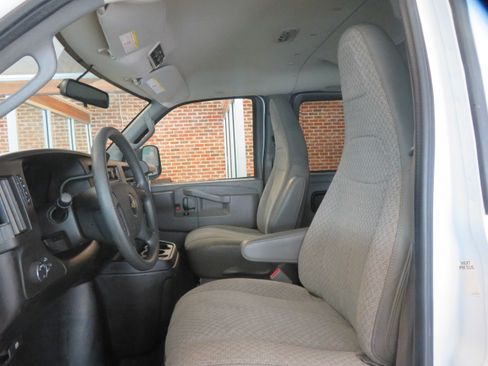 Used 2018 Chevrolet Express 3500 LT w/ LT Preferred Equipment Group RWD image 15