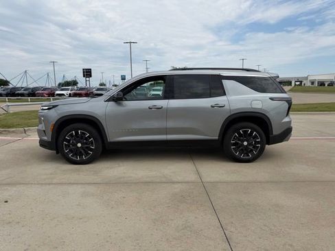 Used 2026 Chevrolet Traverse LT w/ Sun and Wheel Package FWD image 6