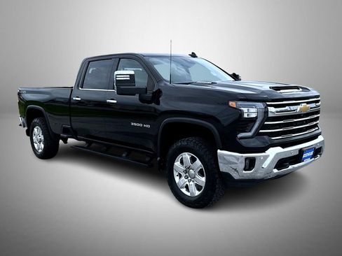 Used 2024 Chevrolet Silverado 3500 LTZ w/ LTZ Convenience Package AWD/4WD image 3