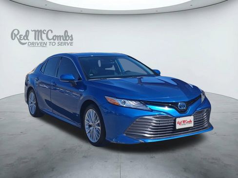 Used 2020 Toyota Camry XLE image 7